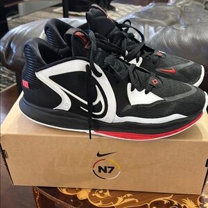 Nike KYRIE LOW 5